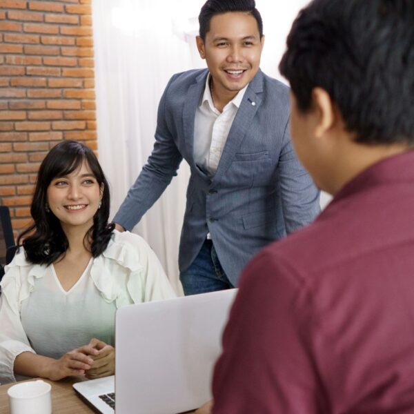 customer working with shipping container rep